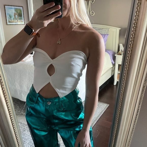 Butterfly cut-out crop top - Picture 2 of 5